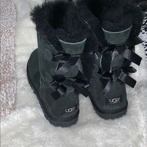 Black bailey bow UGGS